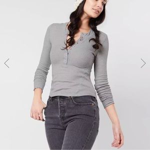 🔥Free People One Of The Girls Waffle Knit Gray Henley Top!!